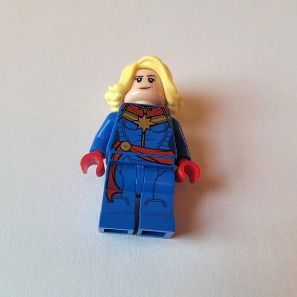 LEGO Captain Marvel Minifigure – Marvel Super Heroes - Picture 2 of 4